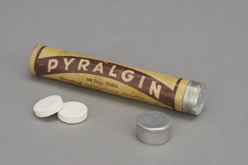 Fiolka po preparacie "PYRALGIN" firmy Ludwik Spiess i Syn;