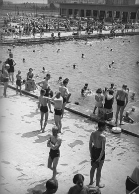 Baseny Wojskowego Klubu Sportowego Legia przy ulicy Łazienkowskiej