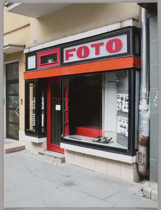 Zakład fotograficzny Celiny Osieckiej Foto, przy ulicy Zwycięzców 25, z cyklu "Fotograf Warszawski"