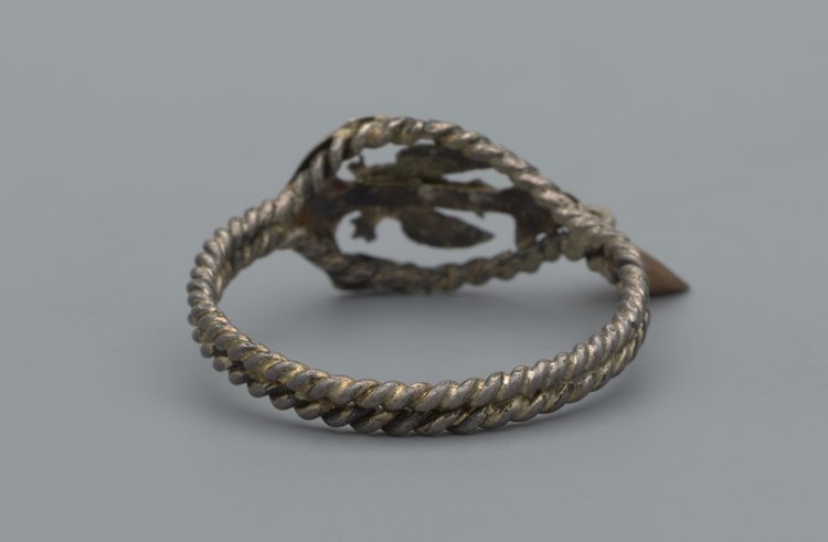 Pierścionek z symbolami patriotycznymi