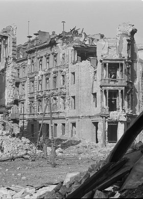 Zniszczenia zabudowy w rejonie skrzyżowania ulicy Koszykowej i Marszałkowskiej