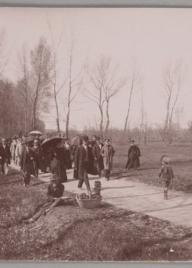 Majówka Warszawskiego Towarzystwa Wioślarskiego na Saskiej Kępie na inaugurację sezonu 1892