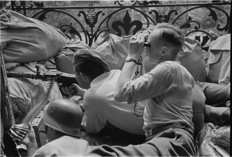 Stanowisko strzeleckie na balkonie w Alejach Jerozolimskich 22