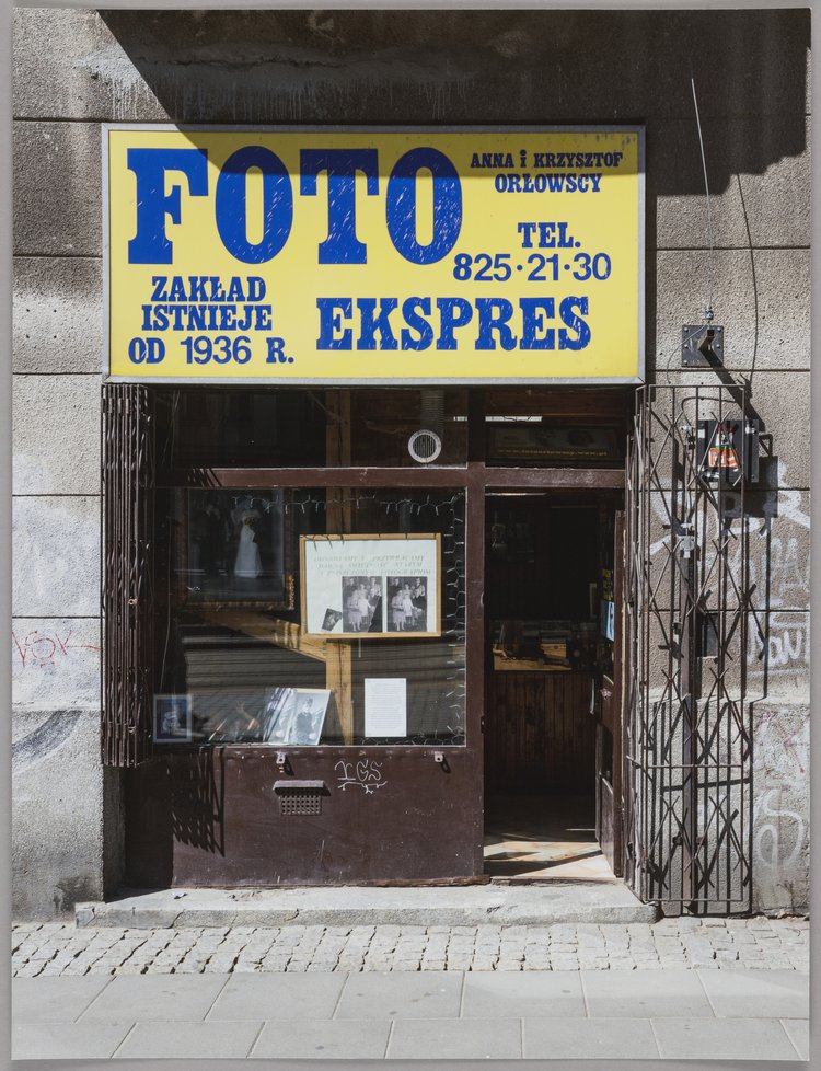 Zakład fotograficzny Foto Ekspres, Anna i Krzysztof Orłowscy, przy ulicy Marszałkowskiej 1, z cyklu "Fotograf Warszawski"