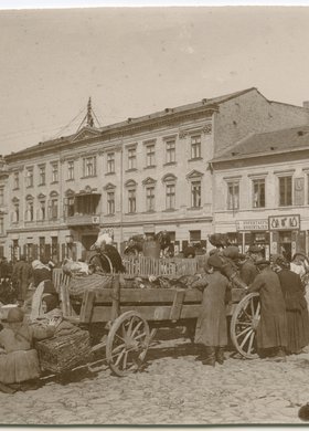 Targ na placu Grzybowskim