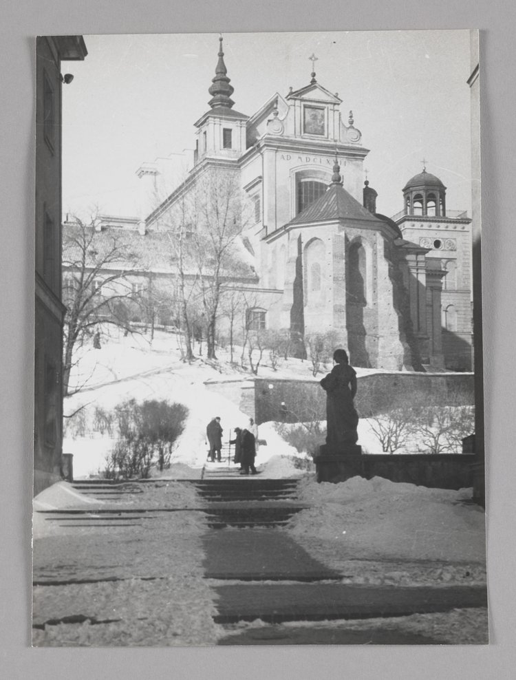 Widok z Mariensztatu na kościół św. Anny