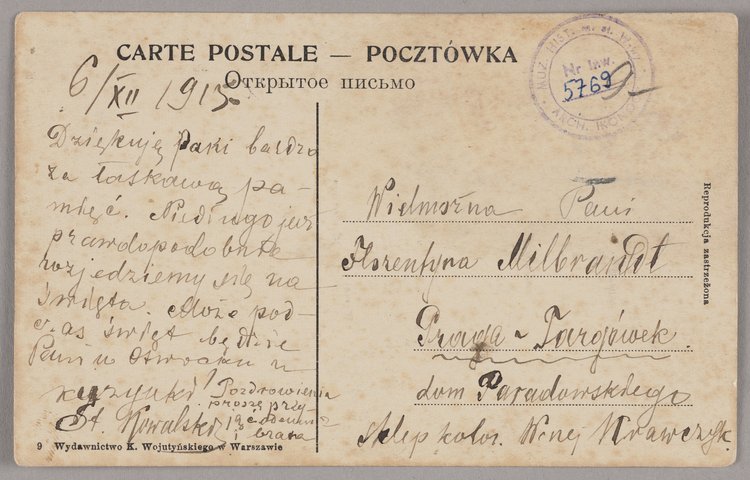 Dwie butelki szampana i pomnik Adama Mickiewicza