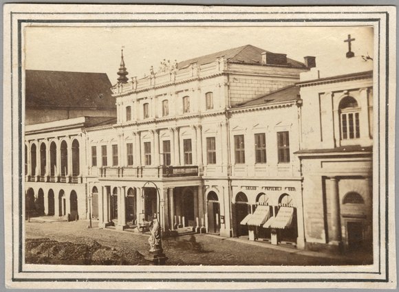 Gmach Resursy Obywatelskiej przy Krakowskim Przedmieściu