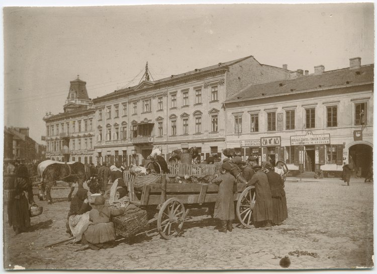 Targ na placu Grzybowskim