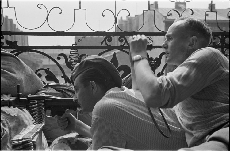 Stanowisko strzeleckie na balkonie w Alejach Jerozolimskich 22