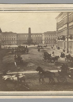 Widok na plac Saski z kamienicy przy Krakowskim Przedmieściu