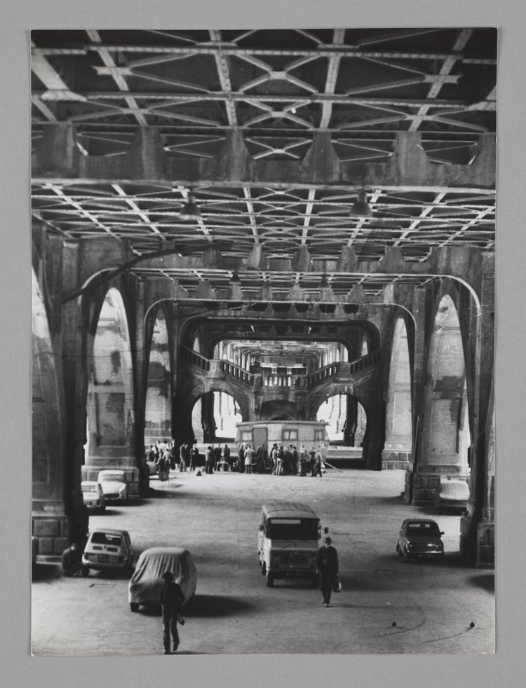 Under the Poniatowski bridge viaduct