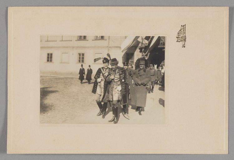 Goście uroczystej intronizacji Rady Regencyjnej na Zamku Królewskim