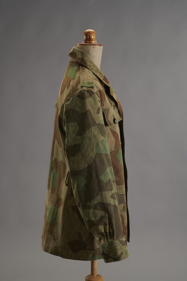 Kurtka maskująca z Wehrmachtu (panterka) sierżanta podchorążego Juliusza Bogdana Deczkowskiego "Laudańskiego"