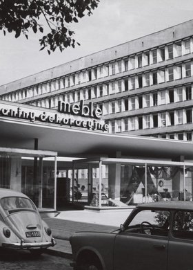 Pawilon meblowy przy ulicy Przeskok 2