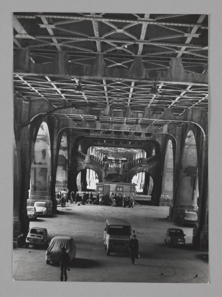 Pod wiaduktem mostu Poniatowskiego