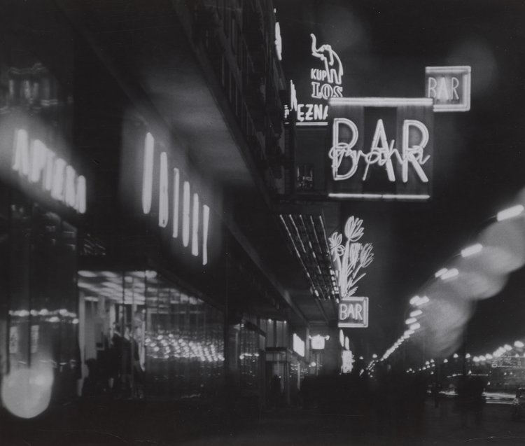 Aleje Jerozolimskie illuminated by neon signs