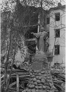 Kapliczka z figurą Chrystusa na podwórzu kamienicy przy ulicy Pańskiej 28