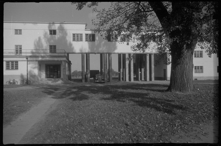 Dziedziniec Akademii Wychowania Fizycznego na Bielanach