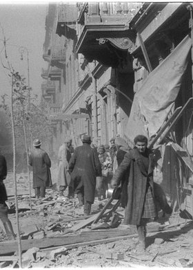 Ludność cywilna na ulicy Kruczej