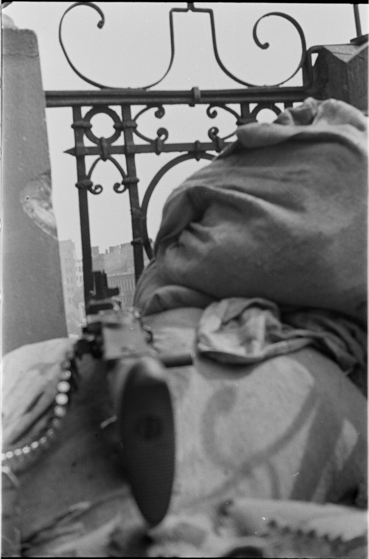 Stanowisko strzeleckie na balkonie w Alejach Jerozolimskich 22