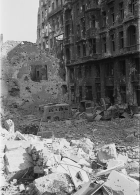 Zniszczenia zabudowy przy ulicy Wareckiej