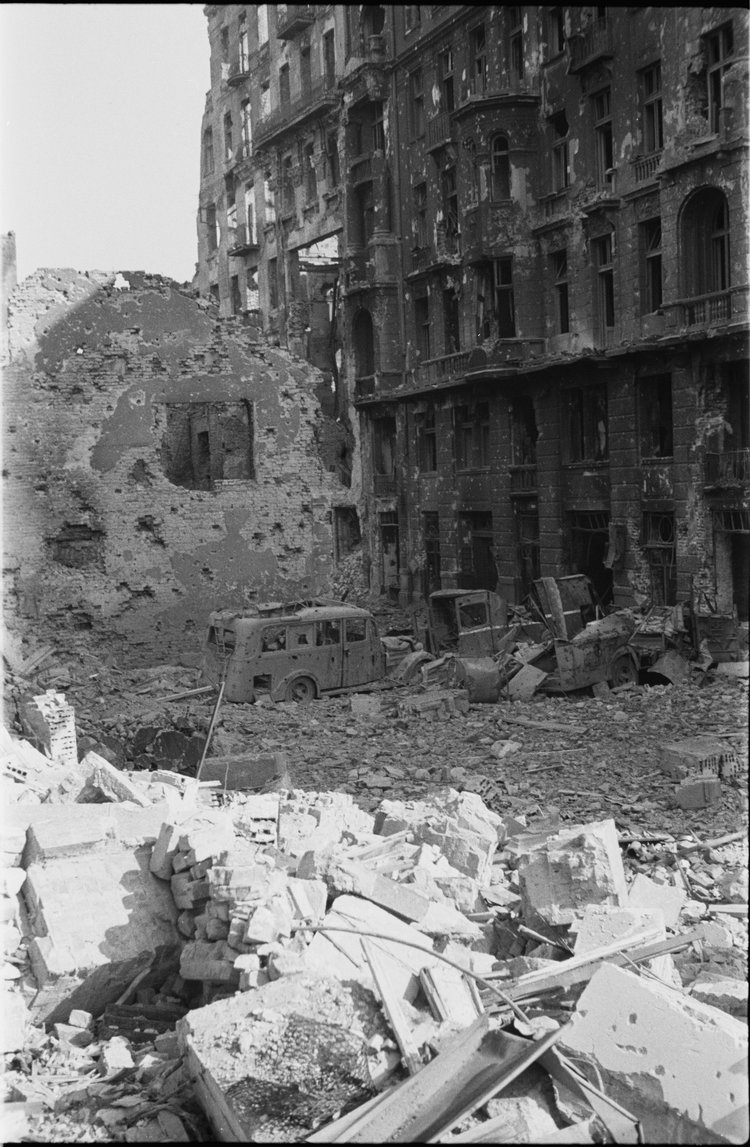 Zniszczenia zabudowy przy ulicy Wareckiej