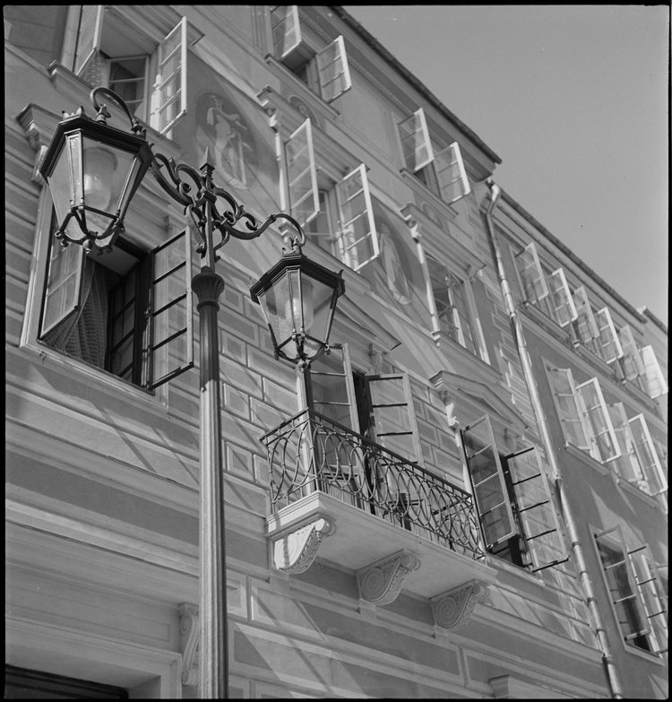 Rynek Starego Miasta, strona Kołłątaja, fragment fasady kamienicy