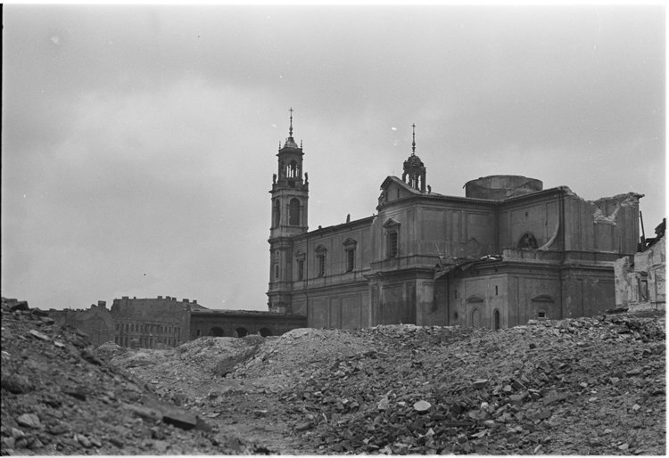 Zniszczony kościół Wszystkich Świętych