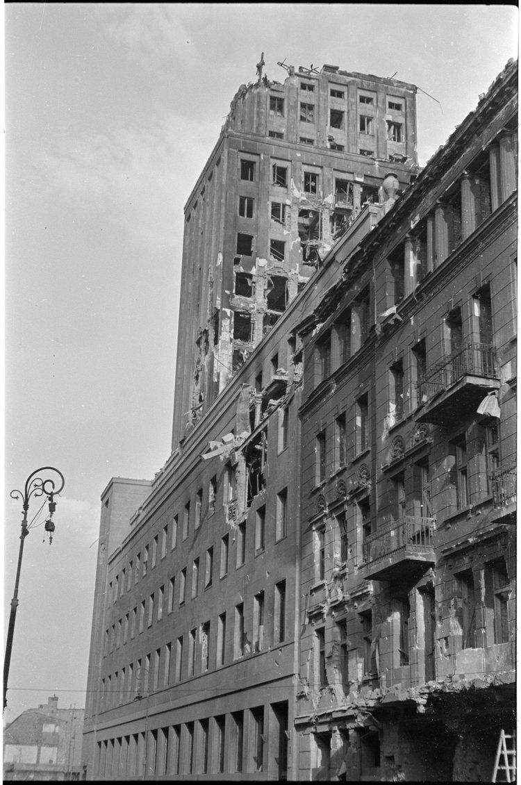 Zniszczenia zabudowy przy ulicy Świętokrzyskiej