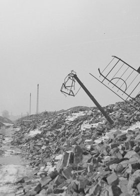 Gruzowisko na terenie byłego getta w rejonie ulicy Dzielnej
