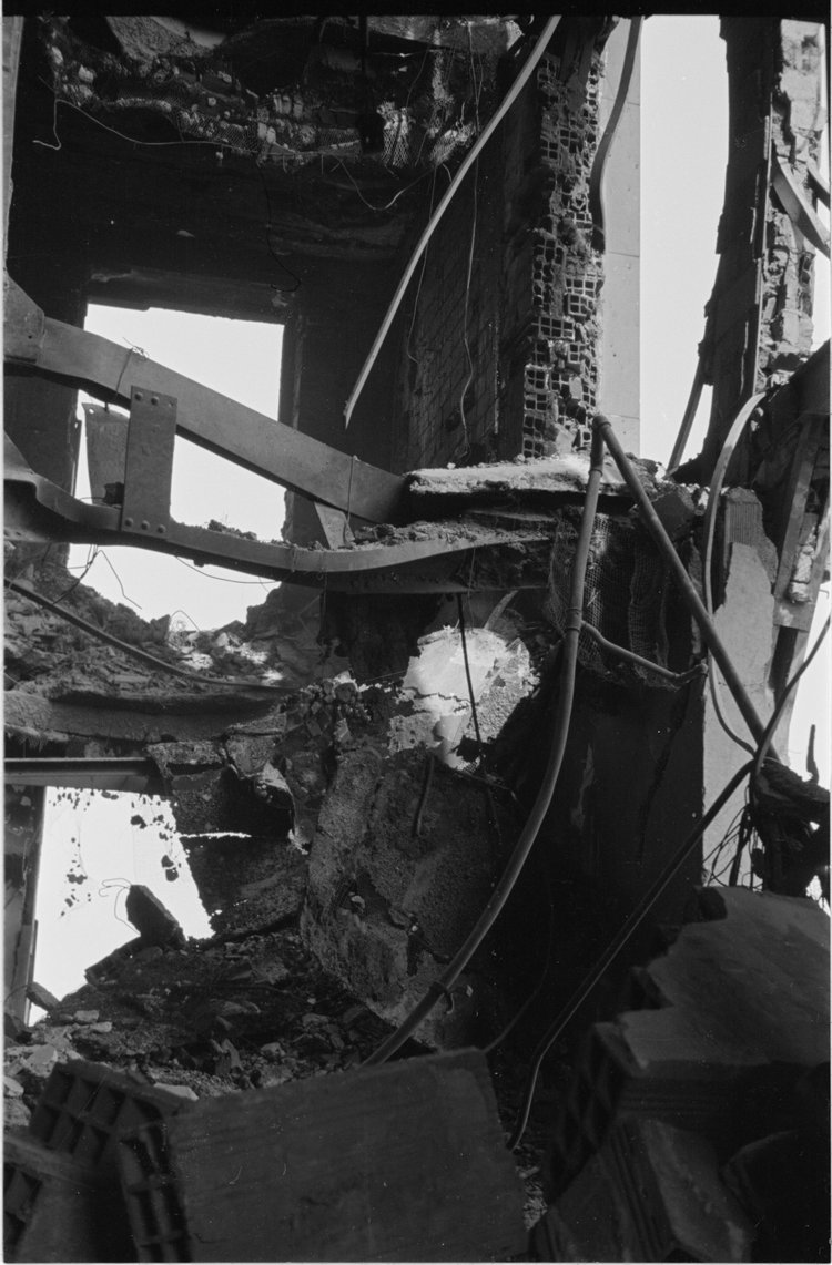 Zniszczone wnętrze gmachu Towarzystwa Ubezpieczeń "Prudential "