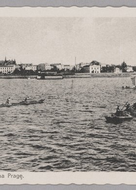 Łodzie na Wiśle i panorama Pragi