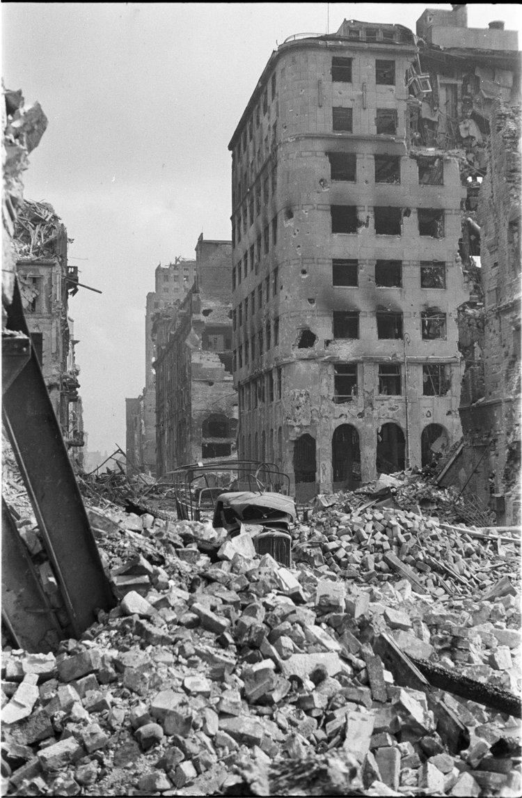 Ruiny zabudowy przy ulicy Świętokrzyskiej