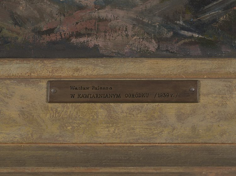 W kawiarni ogrodowej