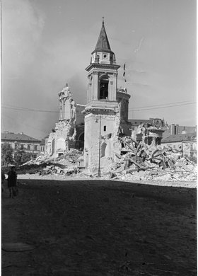 Ruiny kościoła św. Aleksandra na placu Trzech Krzyży