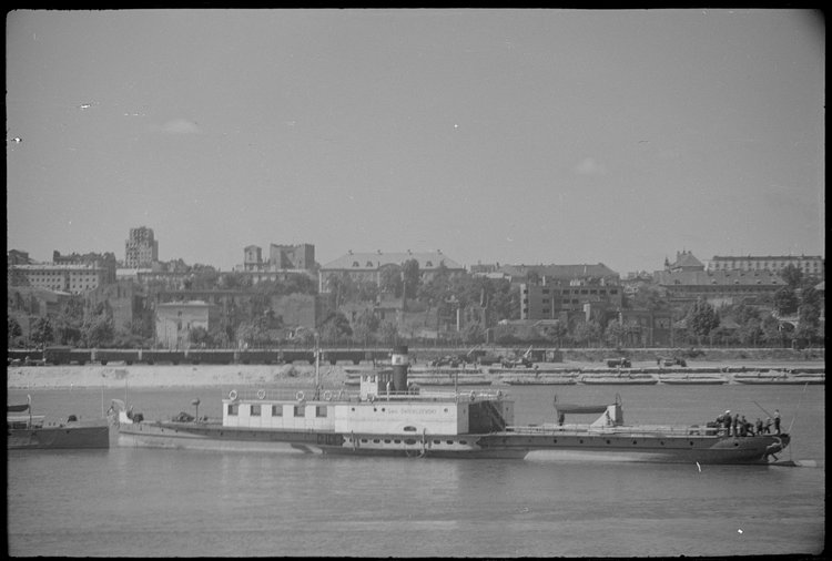 Parowiec bocznokołowy Gen. Świerczewski na Wiśle