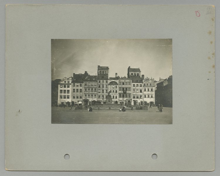 Rynek Starego Miasta - widok na pierzeję północną zwaną od 1916 stroną Dekerta.