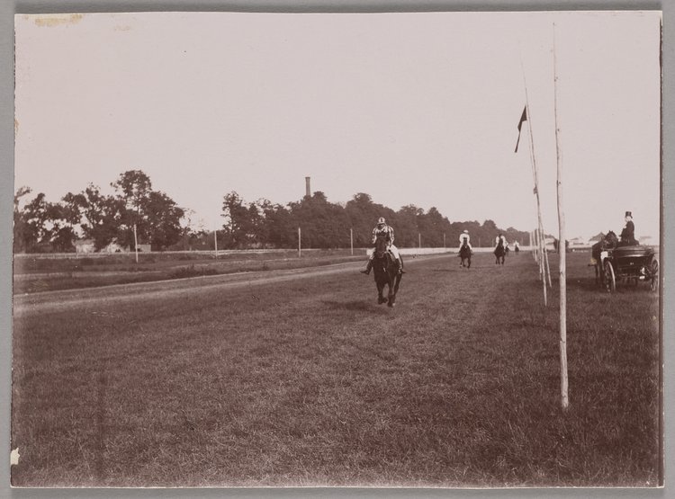 Wyścigi konne na Polu Mokotowskim