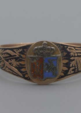 Pierścionek w formie sygnetu