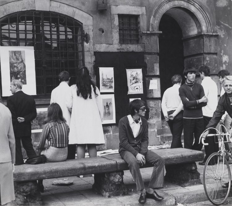 Wystawa obrazów na kamienicy Kleinpoldtowskiej