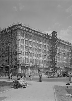 Metalexport - biurowiec u zbiegu ulic Mokotowskiej i Kruczej