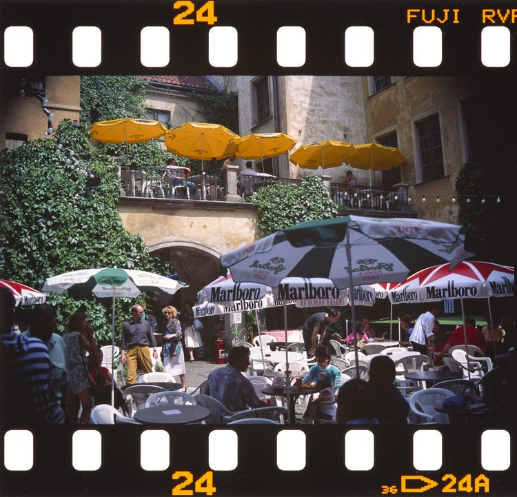 Ogródek kawiarni Lapidarium na Starym Mieście