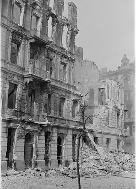 Ruiny kamienicy przy ulicy Szpitalnej 9