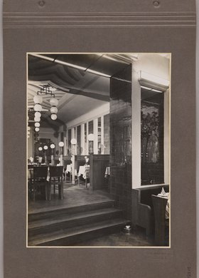 Widok wnętrza restauracji Nowa Gospoda przy ulicy Jasnej