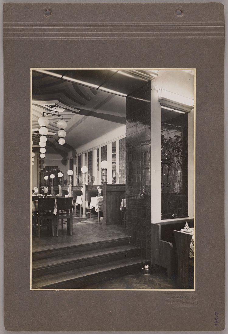 Widok wnętrza restauracji Nowa Gospoda przy ulicy Jasnej