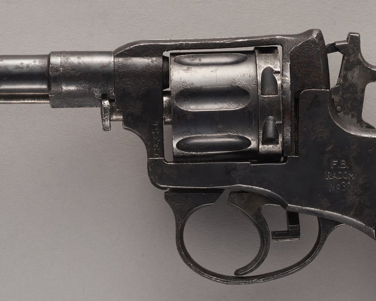 Rewolwer typu Nagan strzelca Jerzego Ogonowskiego "Joga" z pułku AK "Baszta"