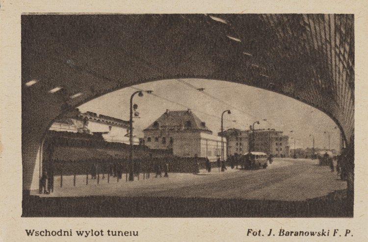 Album pt. "Warszawa. Trasa W-Z" zawierający fotografie nowej inwestycji
