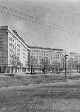 Gmach Głównego Urzędu Statystycznego w alei Niepodległości 208