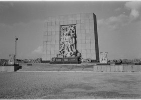 Pomnik Bohaterów Getta – monument upamiętniający bohaterów powstania w warszawskim getcie